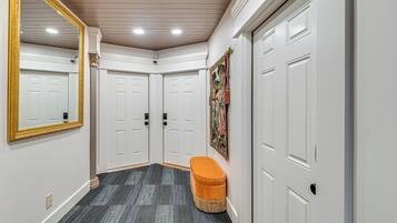 Apartment (0 Bedroom) | Interior