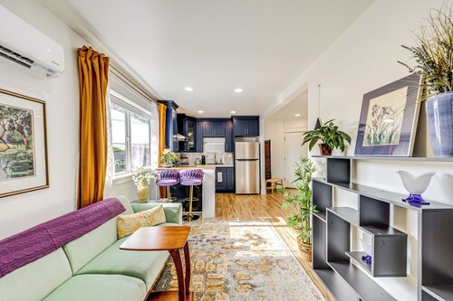 Walk to Beach: Historic Downtown Anacortes Studio