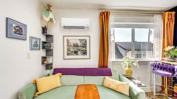 Apartment (0 Bedroom) | Interior