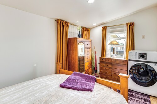 Walk to Beach: Historic Downtown Anacortes Studio