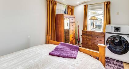 Walk to Beach: Historic Downtown Anacortes Studio