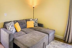 Apartment (1 Bedroom) | Interior - 17 Mi to Coal Canyon Trail: Scenic Mtn-view Apt! (Grundy)