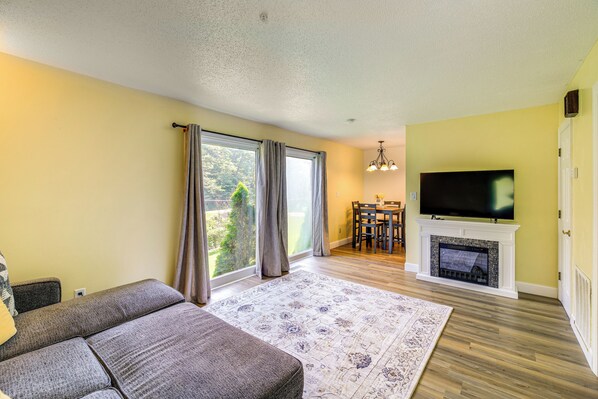 Apartment (1 Bedroom) | Interior - 17 Mi to Coal Canyon Trail: Scenic Mtn-view Apt! (Grundy)