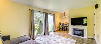 17 Mi to Coal Canyon Trail: Scenic Mtn-view Apt!