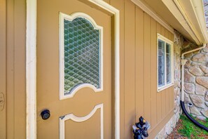 Apartment (1 Bedroom) | Interior - 17 Mi to Coal Canyon Trail: Scenic Mtn-view Apt! (Grundy)