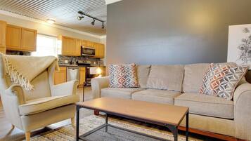 Apartment (1 Bedroom) | Living area | TV