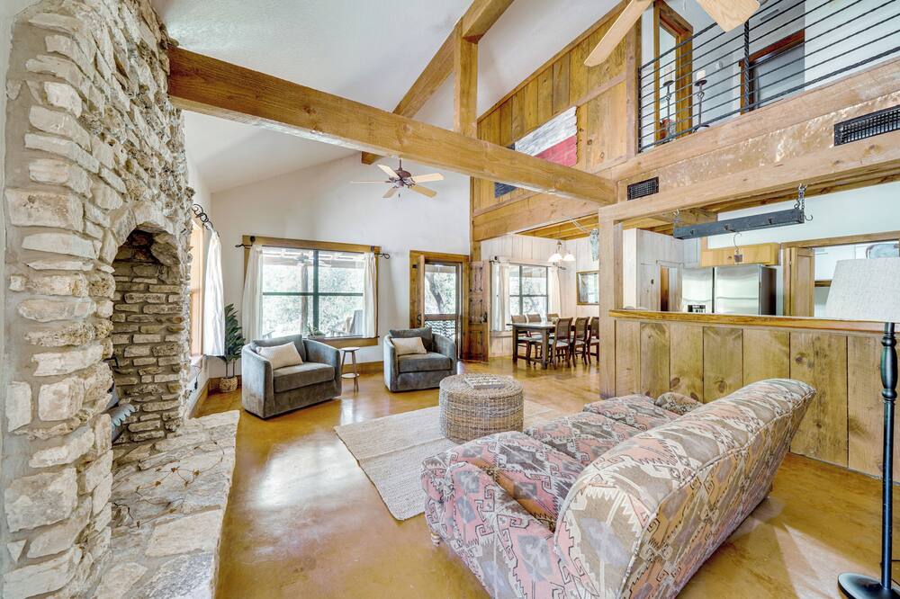 Swim, Hike & Unwind: Serene Hill Country Retreat - Medina