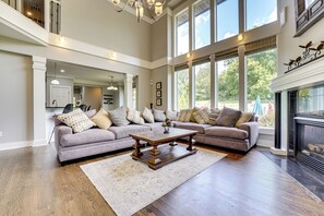 House (5 Bedrooms) | Interior