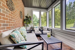 House (5 Bedrooms) | Interior