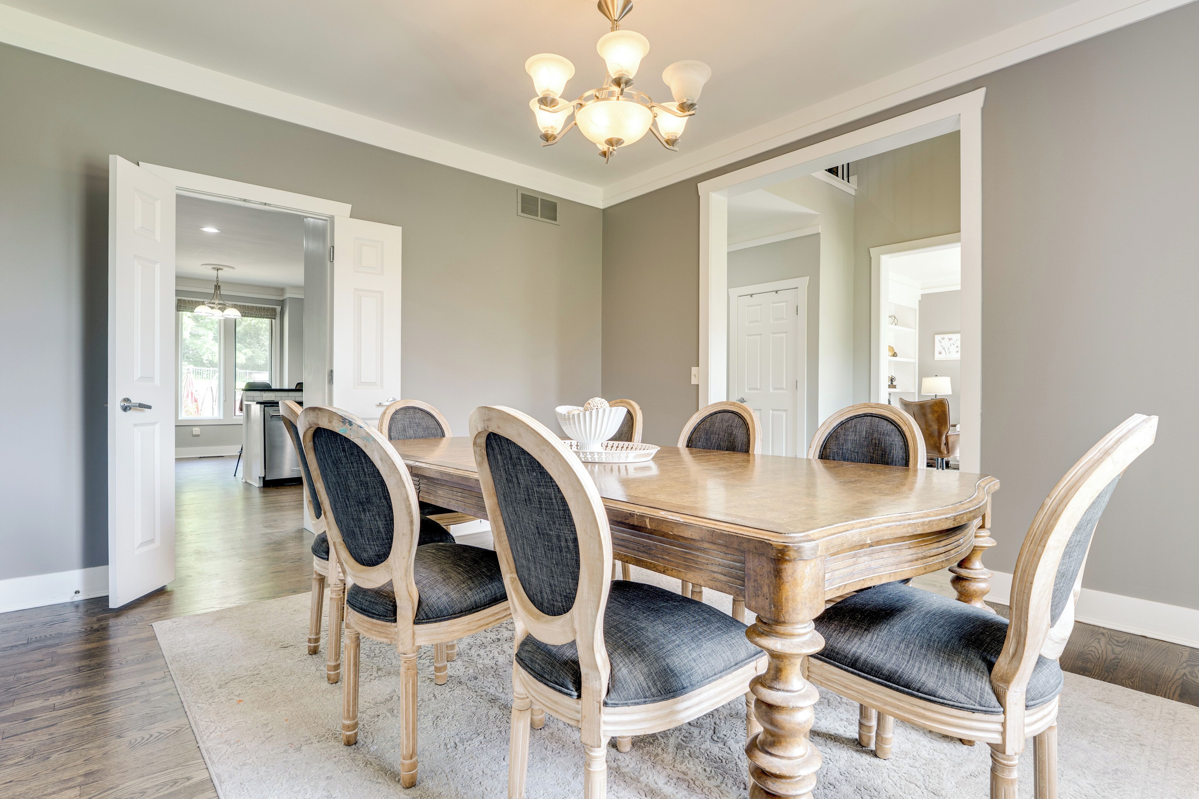 House (5 Bedrooms) | Interior