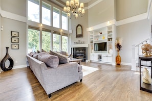 House (5 Bedrooms) | Interior
