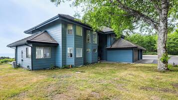 House (4 Bedrooms) | Front of property