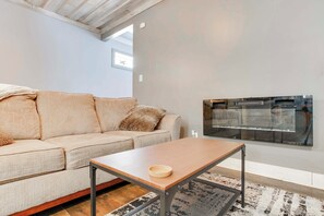 Interior - 2 Mi to Self Regional MC: Updated Apartment (Greenwood)