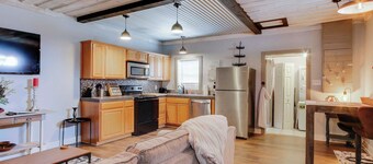 2 Mi to Self Regional MC: Updated Apartment