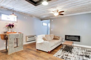 Apartment (1 Bedroom) | Interior - 2 Mi to Self Regional MC: Updated Apartment (Greenwood)