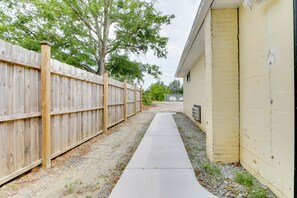 Apartment (1 Bedroom) | Interior - 2 Mi to Self Regional MC: Updated Apartment (Greenwood)