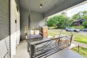 House (3 Bedrooms) | Interior - Home w/ Yard - Close to Hospitals, Dtwn Shreveport (Shreveport)