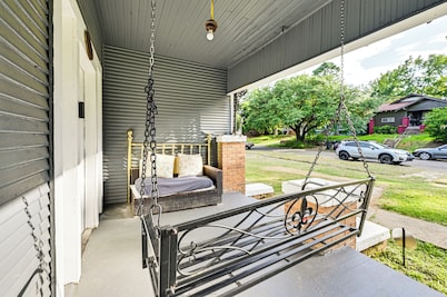 Home w/ Yard - Close to Hospitals, Dtwn Shreveport