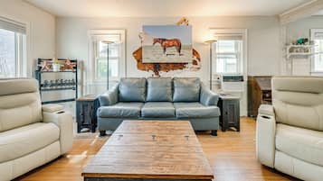 House (3 Bedrooms) | Interior