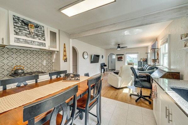 House (3 Bedrooms) | Interior