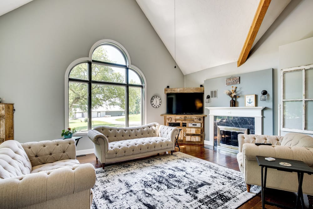 Spacious Family Villa w/ Decks in Chilton! - Mount Calvary, WI