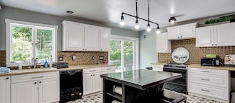 Spacious Family Villa w/ Decks in Chilton!