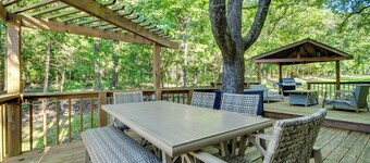 Walk to Pomme de Terre Lake: Pet-friendly Escape