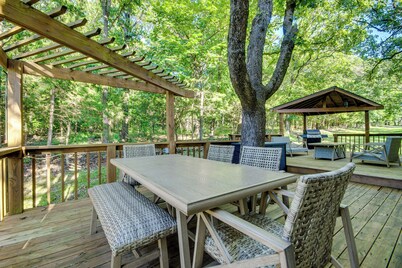 Walk to Pomme de Terre Lake: Pet-friendly Escape