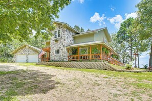 House (3 Bedrooms) | Interior - Outdoor Entertainment Area: Scenic Hot Springs Gem (Hot Springs)