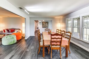 House (5 Bedrooms) | Interior - Group-friendly Home w/ Game Room in Albany! (Albany)