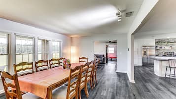 House (5 Bedrooms) | Interior