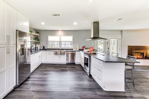House (5 Bedrooms) | Interior