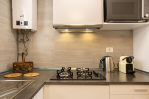 Fridge, microwave, stovetop, coffee/tea maker
