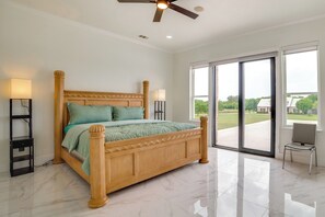 House (5 Bedrooms) | Interior