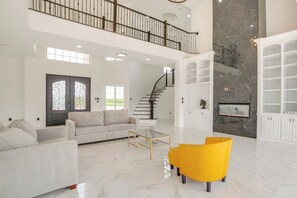 House (5 Bedrooms) | Interior