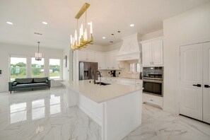 Interior - Sprawling Countryside Home in Dallas Area (Celina)