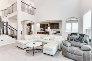House (5 Bedrooms) | Interior