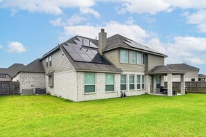 House (5 Bedrooms) | Interior - Grand Family Home w/ Patio & Fenced Yard in Arcola (Rosharon)