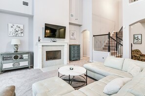 House (5 Bedrooms) | Interior