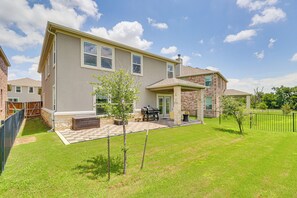 Interior - 5 Mi to Old Town Hutto: Star Ranch Golf Retreat (Hutto)