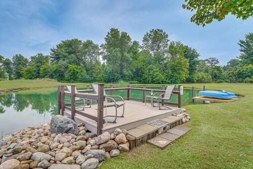 1 Block to Lake Huron: Pet-friendly Apt w/ Kayaks