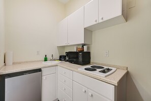 Apartment (0 Bedroom) | Interior - Dock, Pool & Tennis Courts: Naples Resort Retreat! (Naples)