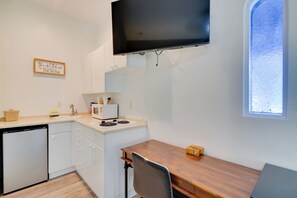 Apartment (0 Bedroom) | Interior - POI Resort Studio Near Everglades NP: Swim + Sail (Naples)
