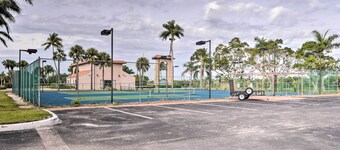 Resort on Marina: Everglades Escape on Heated Pool