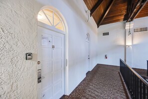 Apartment (0 Bedroom) | Interior