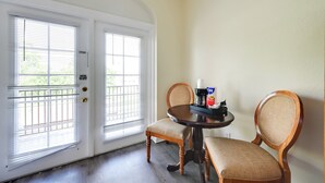 A room with a dining table, two chairs, and a door with a view to the outside. - Direct Access to 10,000 Islands: Everglades Escape (Naples)