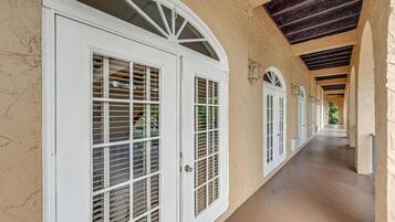 Apartment (0 Bedroom) | Interior