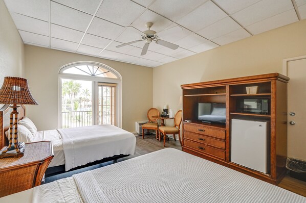 Apartment (0 Bedroom) | Front of property - Hotel-style Studio 15 Mi to Everglades Nat'l Park (Naples)