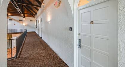 Hotel-style Studio 15 Mi to Everglades Nat'l Park