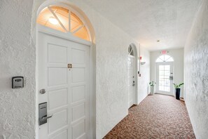 شقة (0 Bedroom) | المنشأة من الداخل